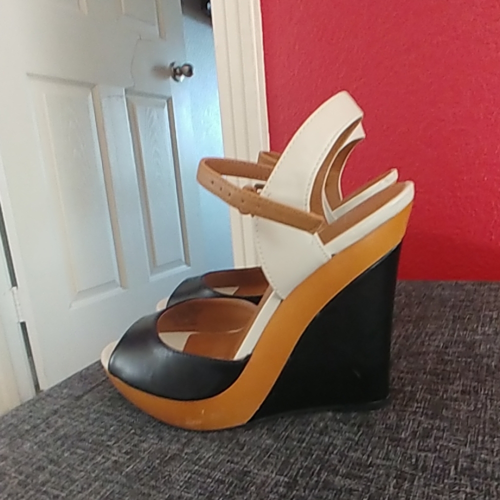 Heels - Picture 2 of 4